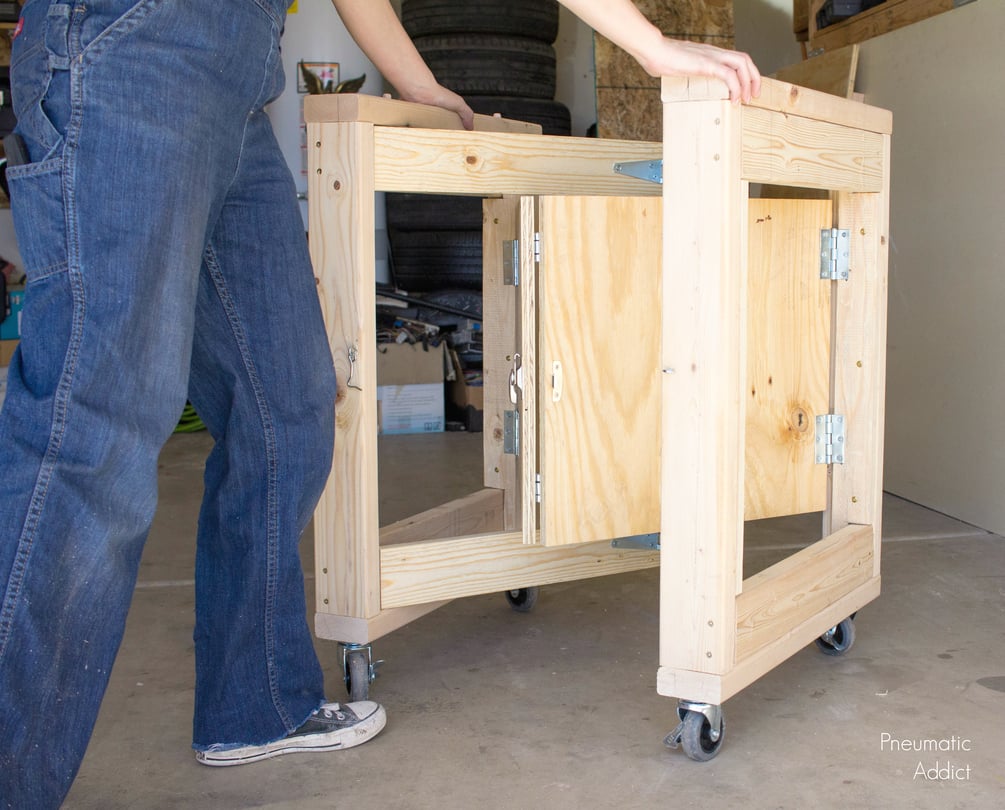 Folding mobile online workbench