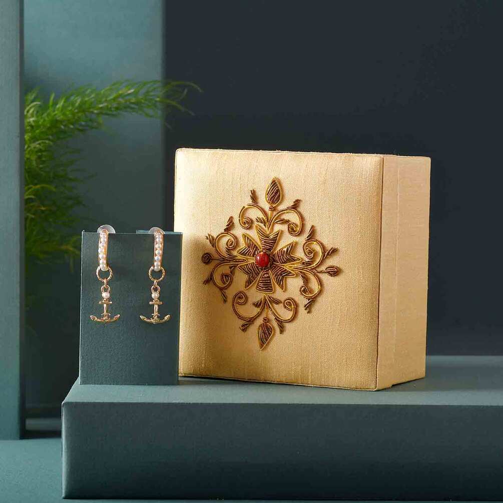 Send Karwa Chauth Gifts to USA NRI Gifting