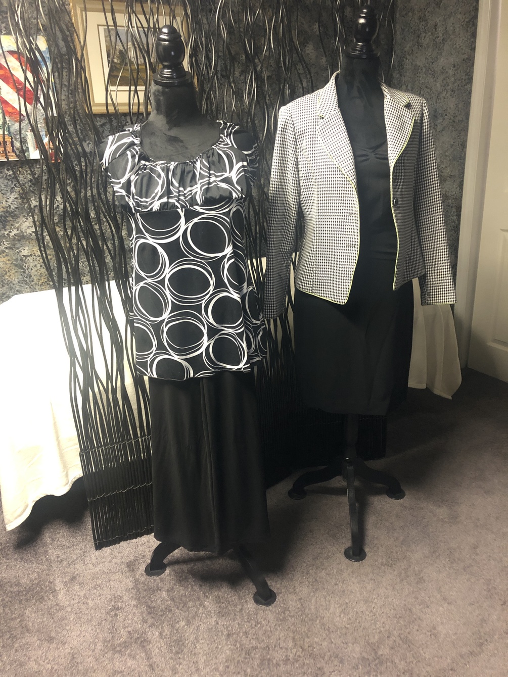 Large Black & White Top w/ Medium Black Capris