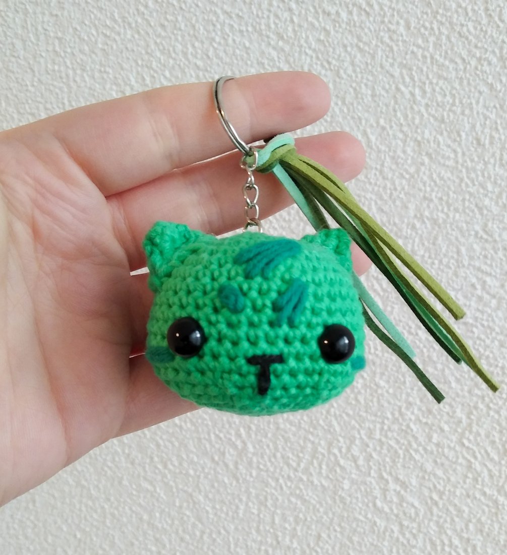 Amigurumi Bulbasaur keychain