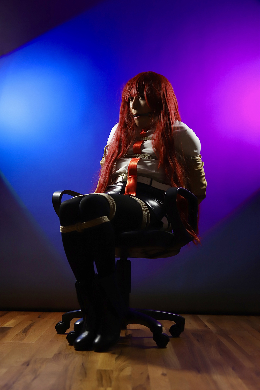Makise Kurisu chair tied
