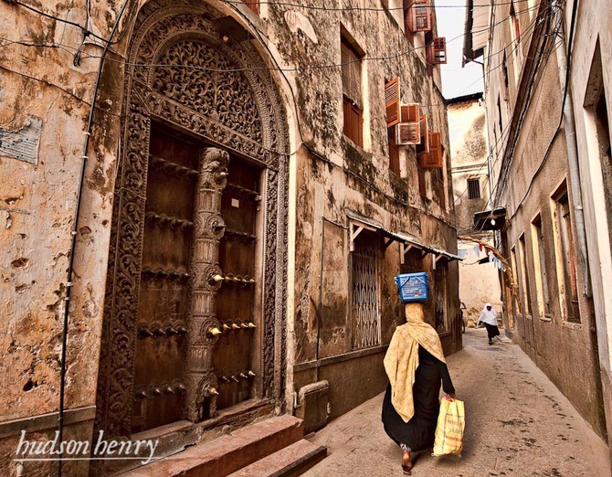 Zanzibar Alley 22"x17.1"